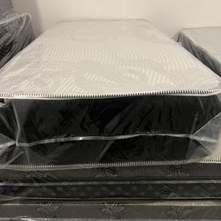Camas nuevas (brand new mattresses)