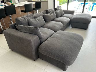 Beautiful large gray sectional sofa 2 years old- Moving