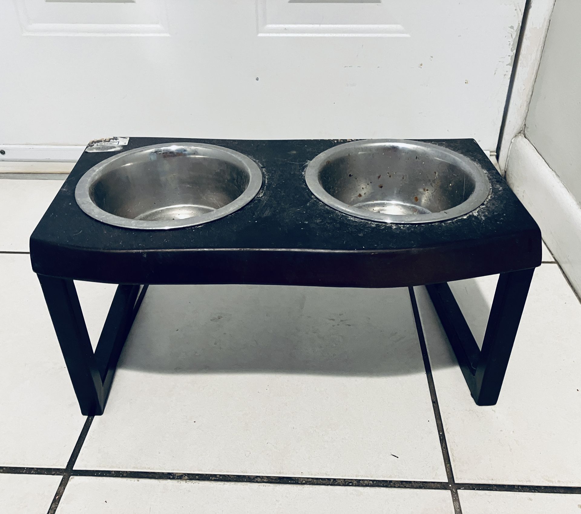 Raised Dog bowl stand