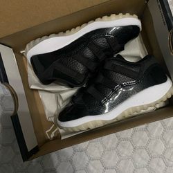 Jordan 11 retro low 72-10
