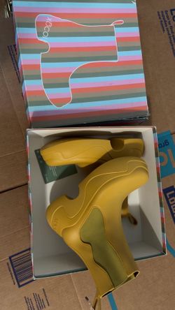 Boots yellow