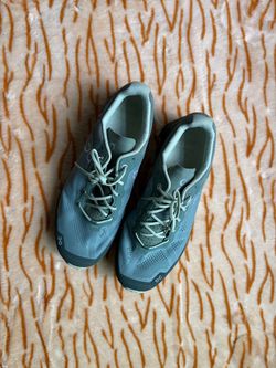 On Trail Shoes Men’s size 8
