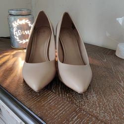 Heels Apt. 9 WIDE Size 9