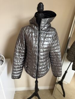 DKNY Metallic Silver Hooded Puffer Jacket 🩶
