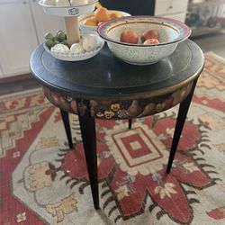 Cool Vintage Round Table With Art Painting 