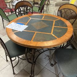 Table With 4 Chairs 