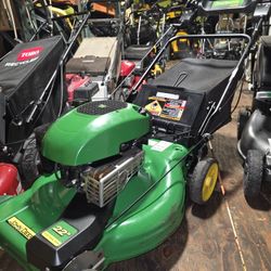 JOHN DEERE GAS 22"IN SELF PROPELLED LANW MOWER 