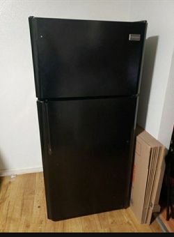 Black Frigidaire 18 Cubic