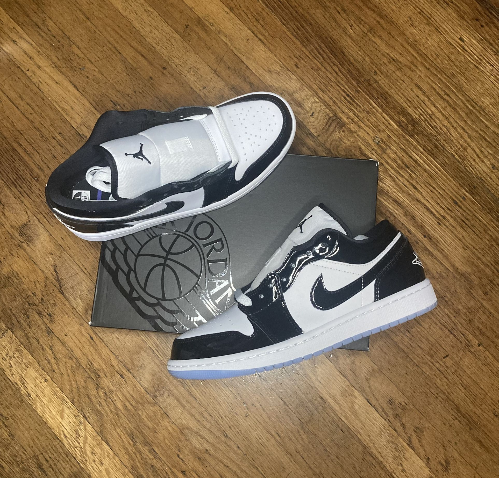 AIR JORDAN 1 LOW SE ( Concord ) [ 8.5, 10 & 11 Men’s ]