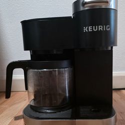 Used Keurig K-duo coffee pot and pod in 1 - great condition