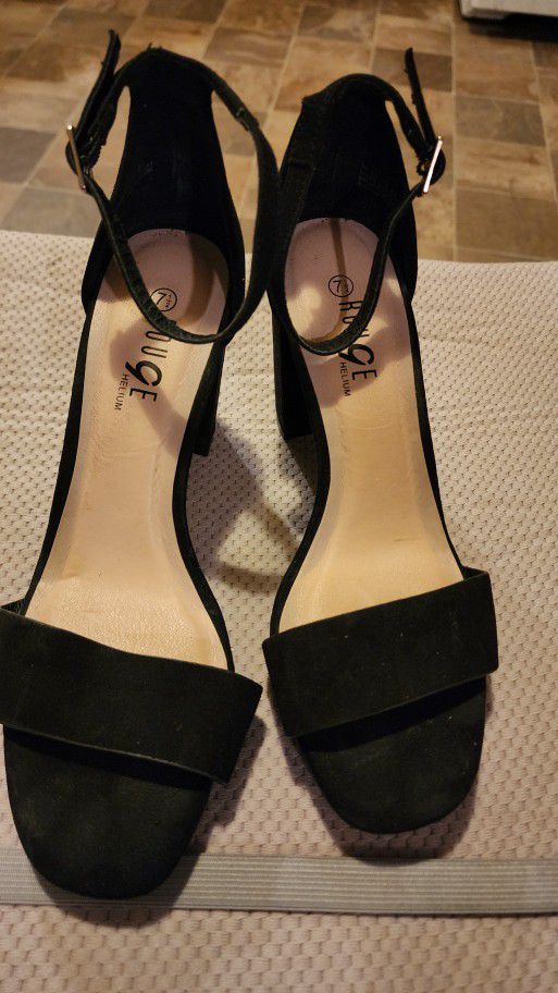 R O U G E Black Square Toe Open Toe Block Heels With Buckle Around Ankle Size 7.5 Excellent Condition