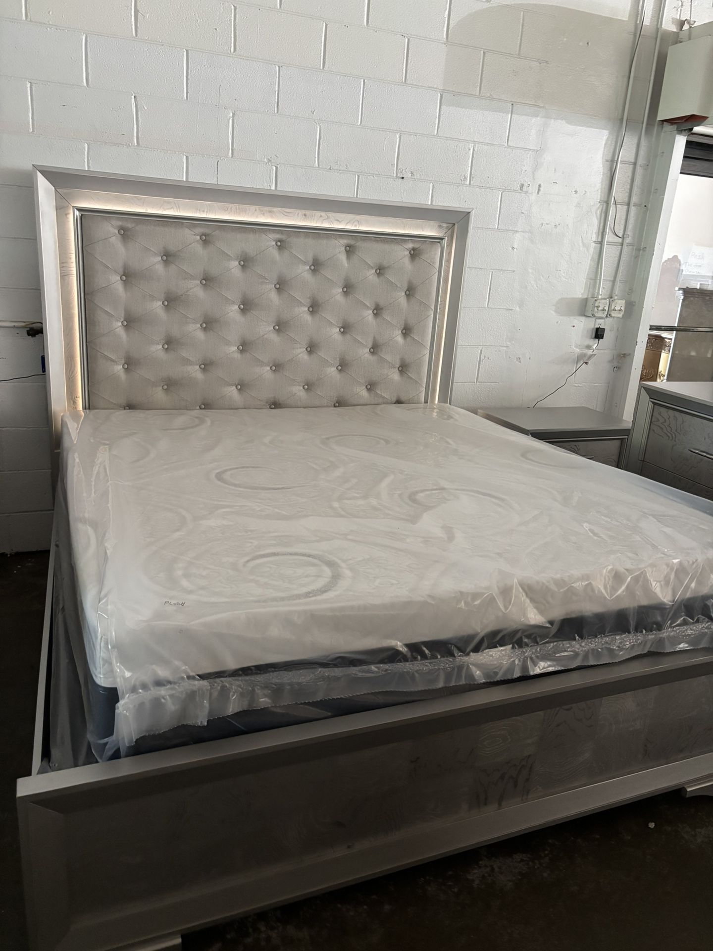 King Bedroom Set Lid Light 