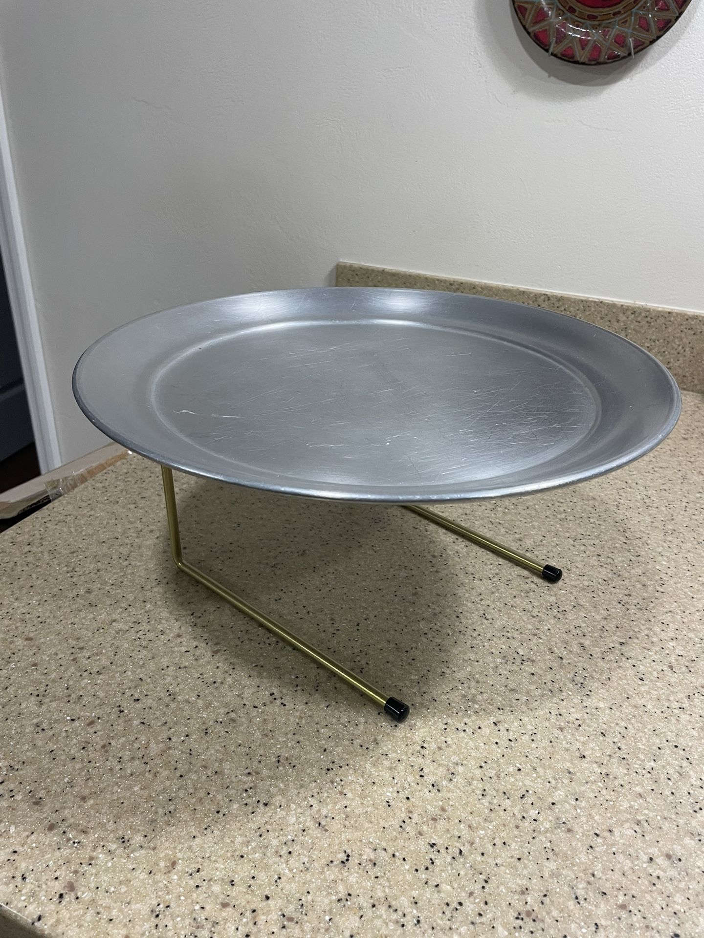 Pizza Pan Riser Stand