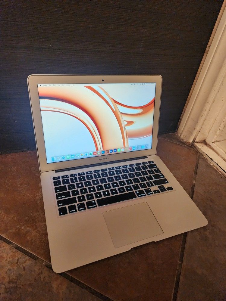 |MacBook Air 13" i5 | 8gb ram 128 gb ssd Adobe Suite + Final Cut + MS Office | good Condition