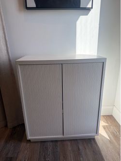 Accent cabinet