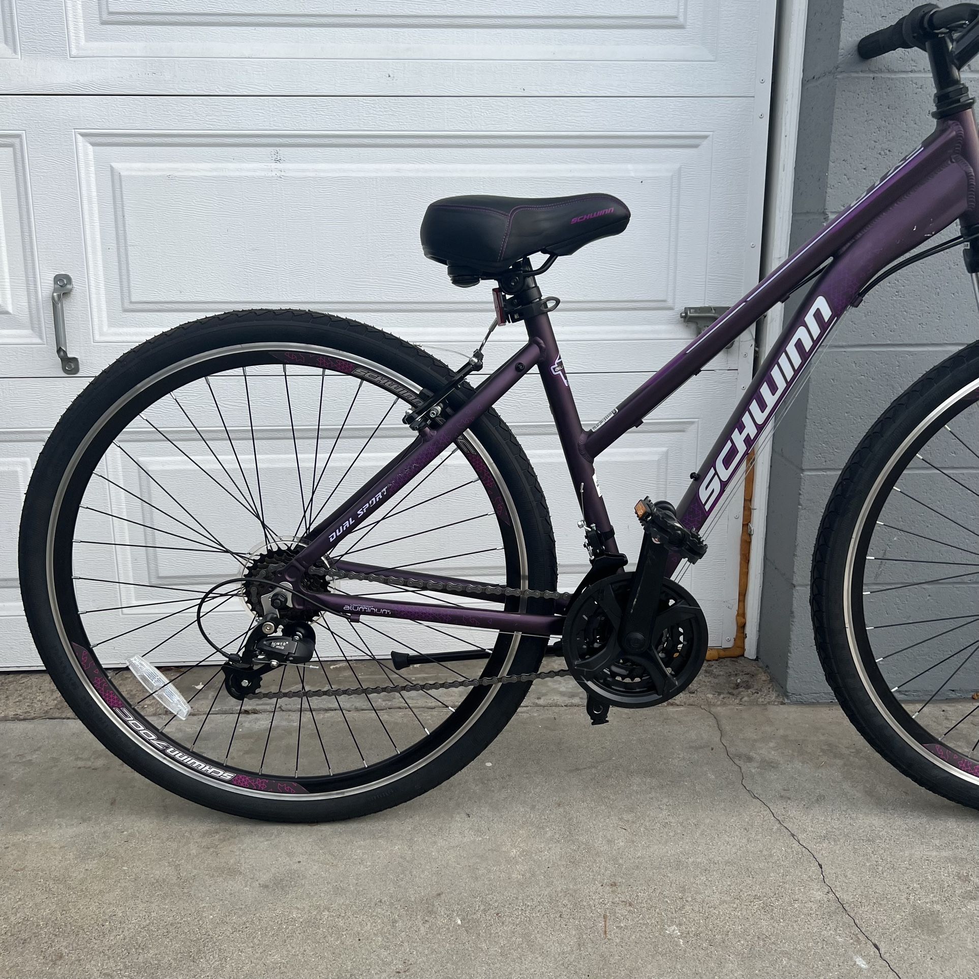 Schwinn Women's GTX Hybrid Bike Purple And White 700C
