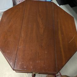 Henkel Harris Cherry Table And Chair