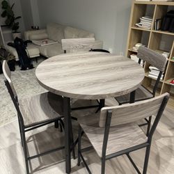 Round Bar Height Table/Chairs