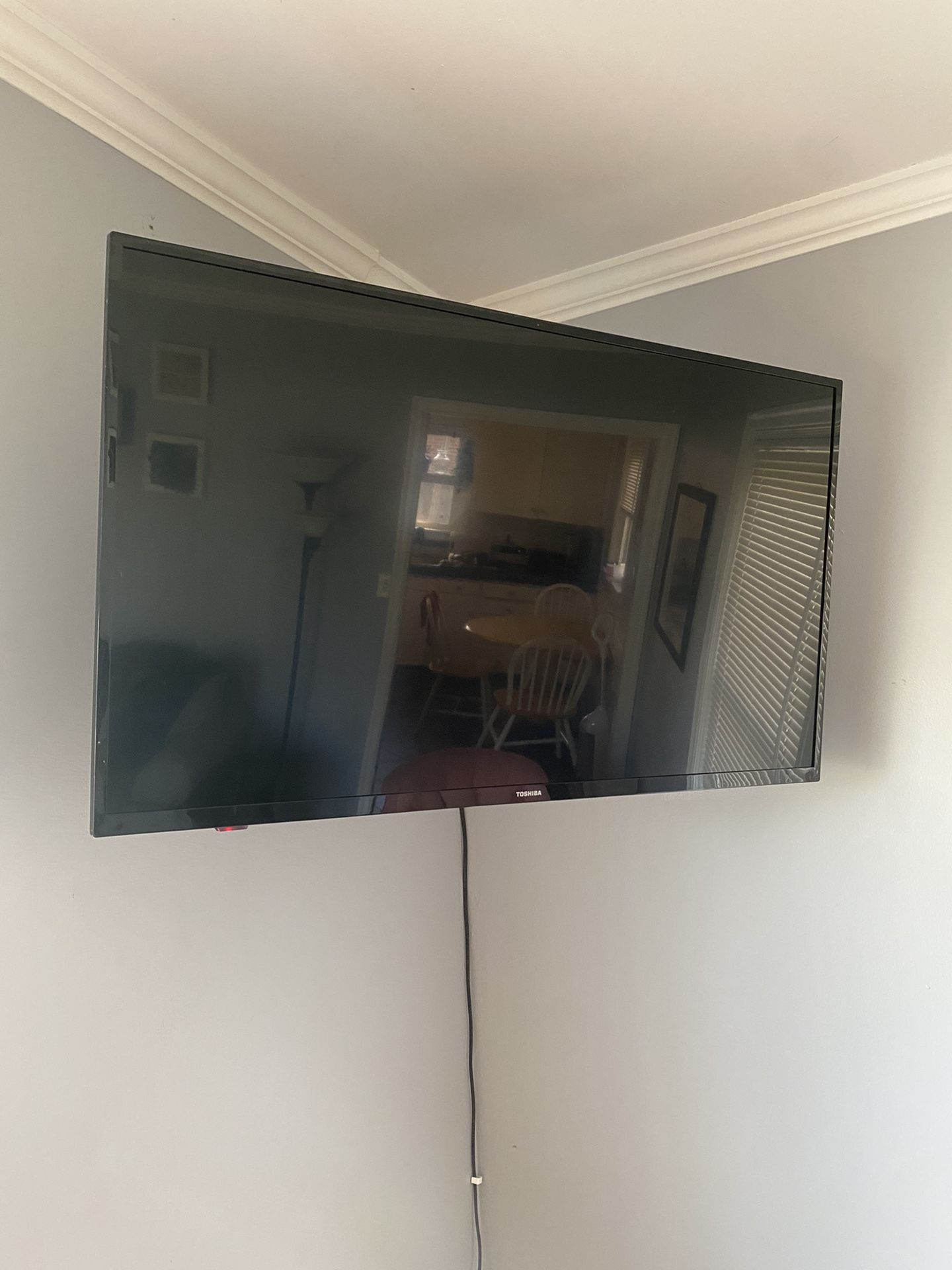 43 Inch Toshiba Tv With Wall Mount