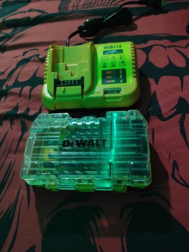 21 Peice DeWalt Drill Bit Box 1/2" Drill Bits and A DcB112 lI,-ION 12v/ 20v Max Chargr