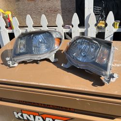 Headlights Tacoma 05-11