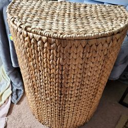 Very Strong Wixker Basket For Laundry Has Liner