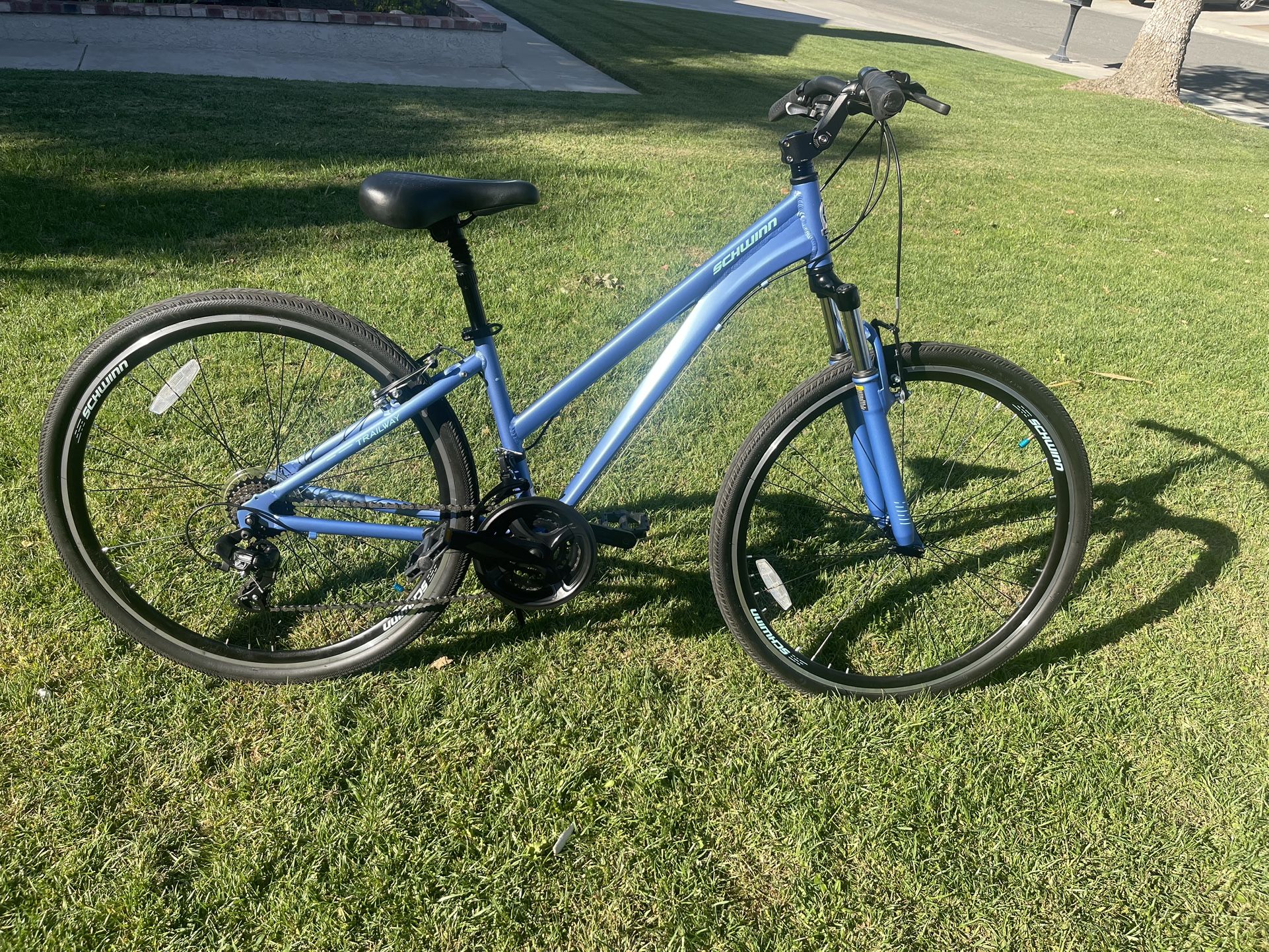 Mountain Bike Schwinn Trailway 700cc/28” Hybrid Bike Blue