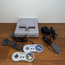 Super Nintendo + 2 Controllers