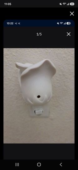 Mini Scentsy Tea Rose Warmer. Used a Few Times. Works Perfectly. No damage whatsoever. Must Pick Up In Horizon.