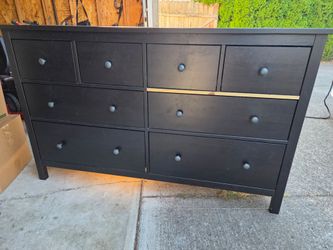8 drawer Dresser