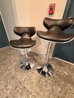 2 Barstools