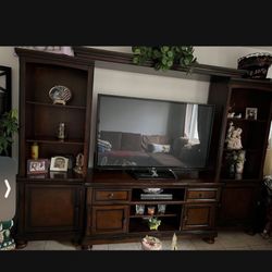 FREE ENTERTAINMENT FURNITURE 