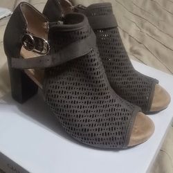 New Heels Size 7 $20. Farmersville 