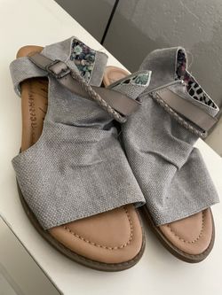Cute sandals size 8.5 women