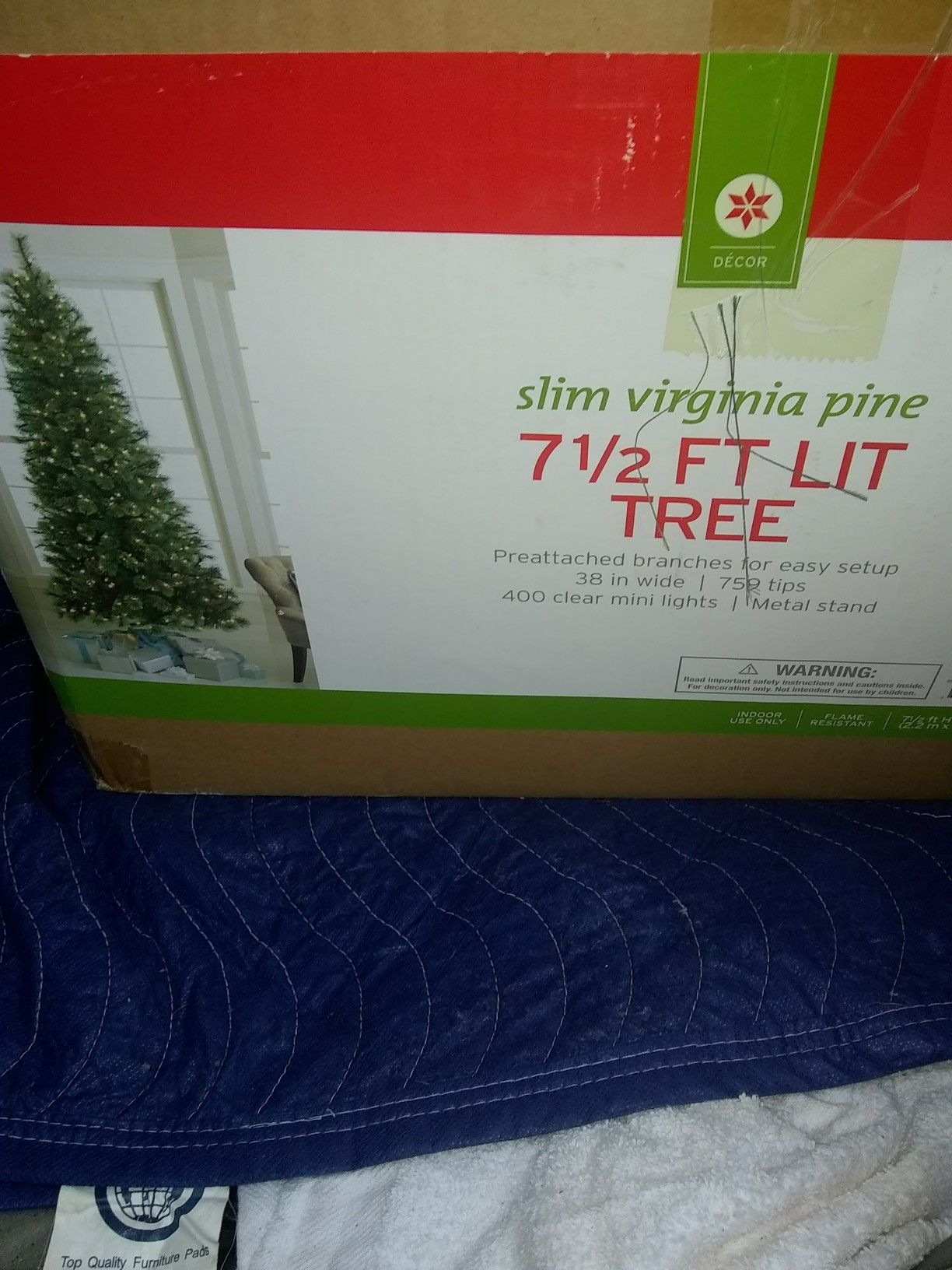 71/2 feet prelit Christmas tree need stand