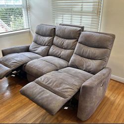 ✨ Power Reclining Sofa – Excellent Condition! ✨