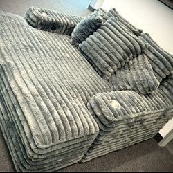 Gray Chaise Lounge w/ Cupholders and USB Charging Ports