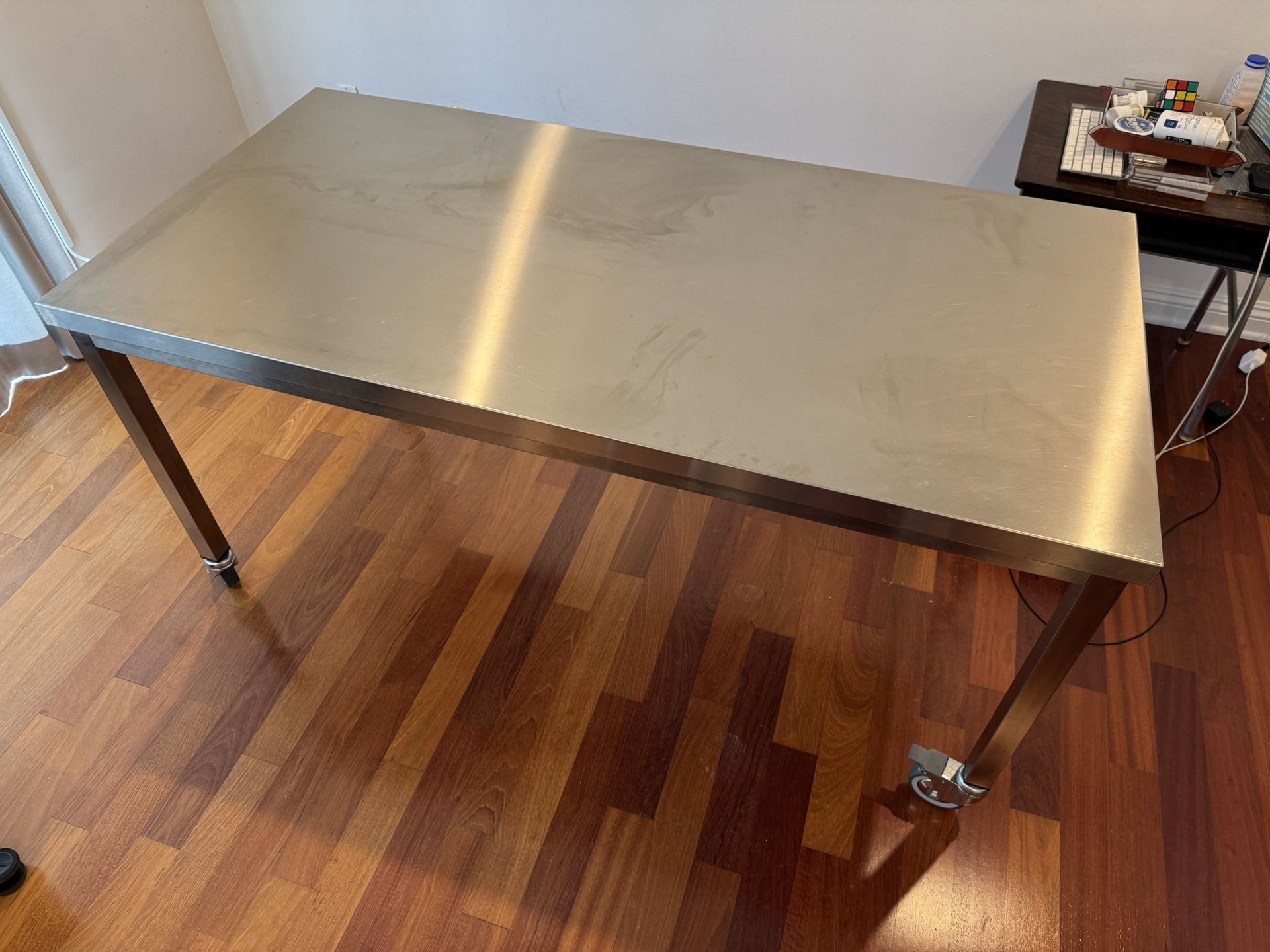 DWR Quovis Desk