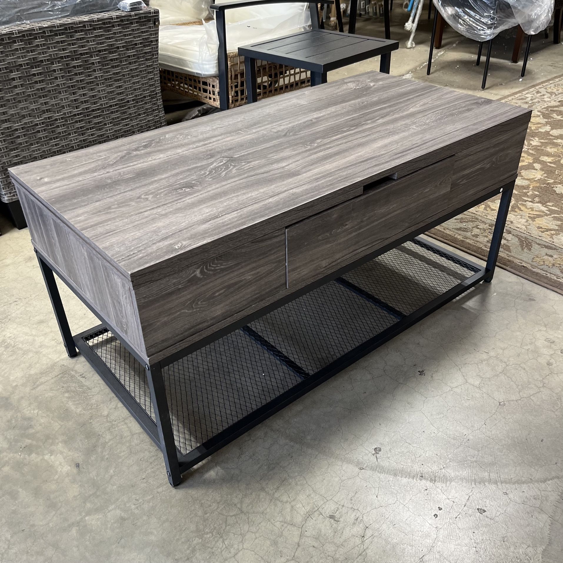 Solid Lift Top Coffee Table