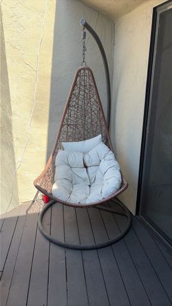 Large swinging chair