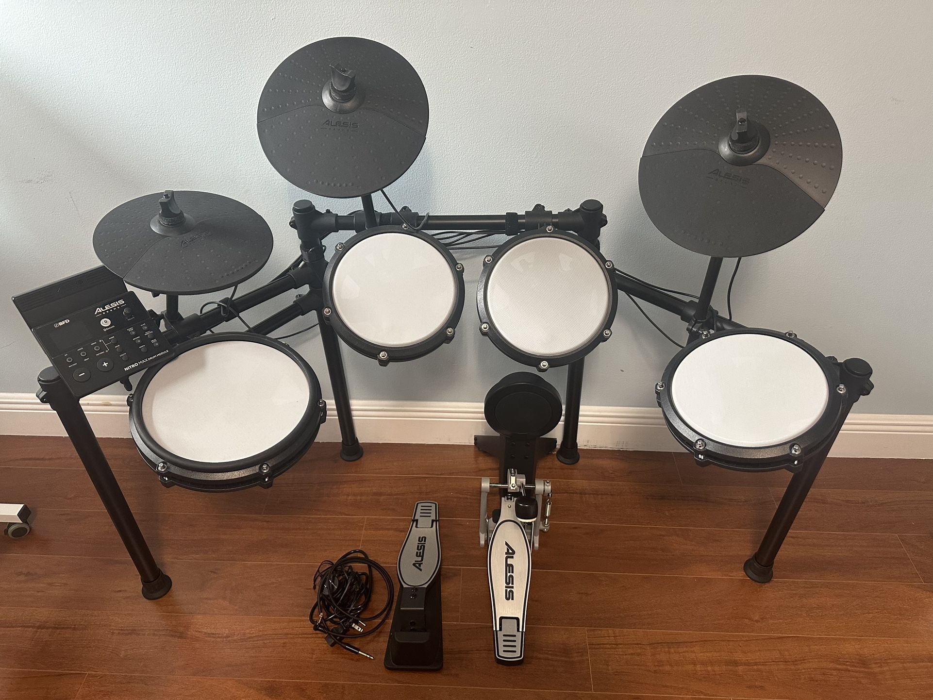 Alesis Nitro Max Kit Electric Drum Set