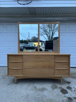 ‼️Kent Coffey The Escort Line 9 DRAWER DRESSER WITH MIRROR‼️FOR SALE 500$ OR BEST OFFER‼️DELIVERY🚚✅