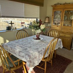 Kitchen/dining Room Table and 4 Chairs