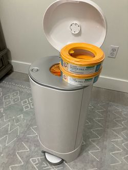 Munchkin Diaper Pail with 2 pail refills