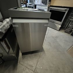 Samsung 18” Wide Dishwasher Stainless 