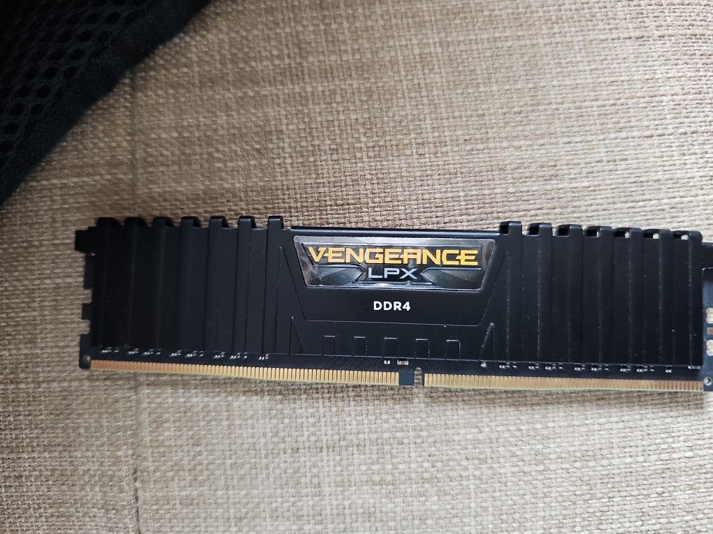 CORSAIR - VENGEANCE LPX 16GB (2x8GB) DDR4 3200MHz C16 UDIMM Desktop Memory - Black