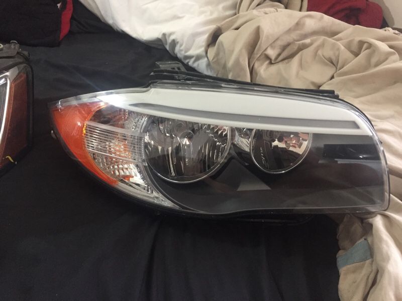 10 BMW 128i Front Right Passenger Side Headlight Lamp A046439