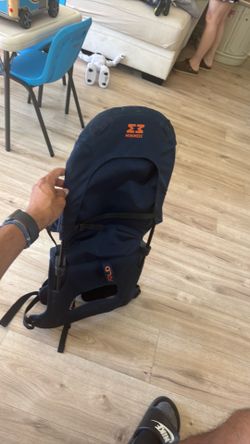 Baby carrier (used like new )