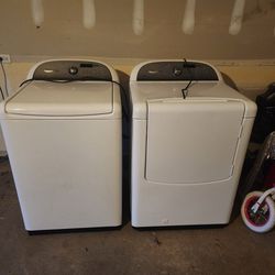 Whirlpool Cabrio Washer And Dryer. 