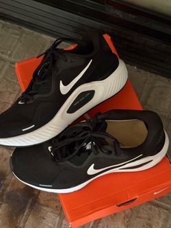 Women’s brand new NikesRunning Shoes
